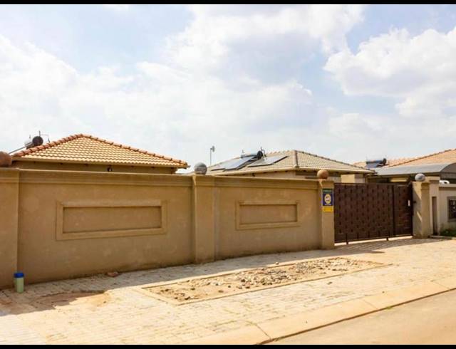 3 BEDROOM HOUSE FOR SALE IN DAWN PARK EXT